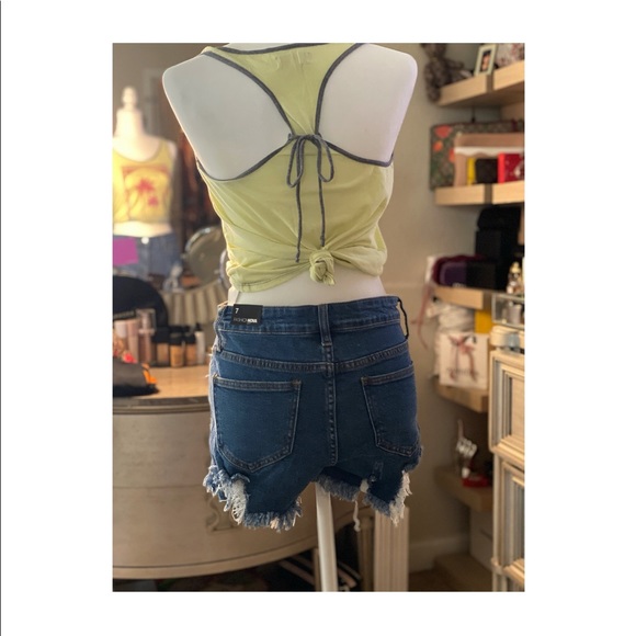 Shorts - Picture 3 of 3